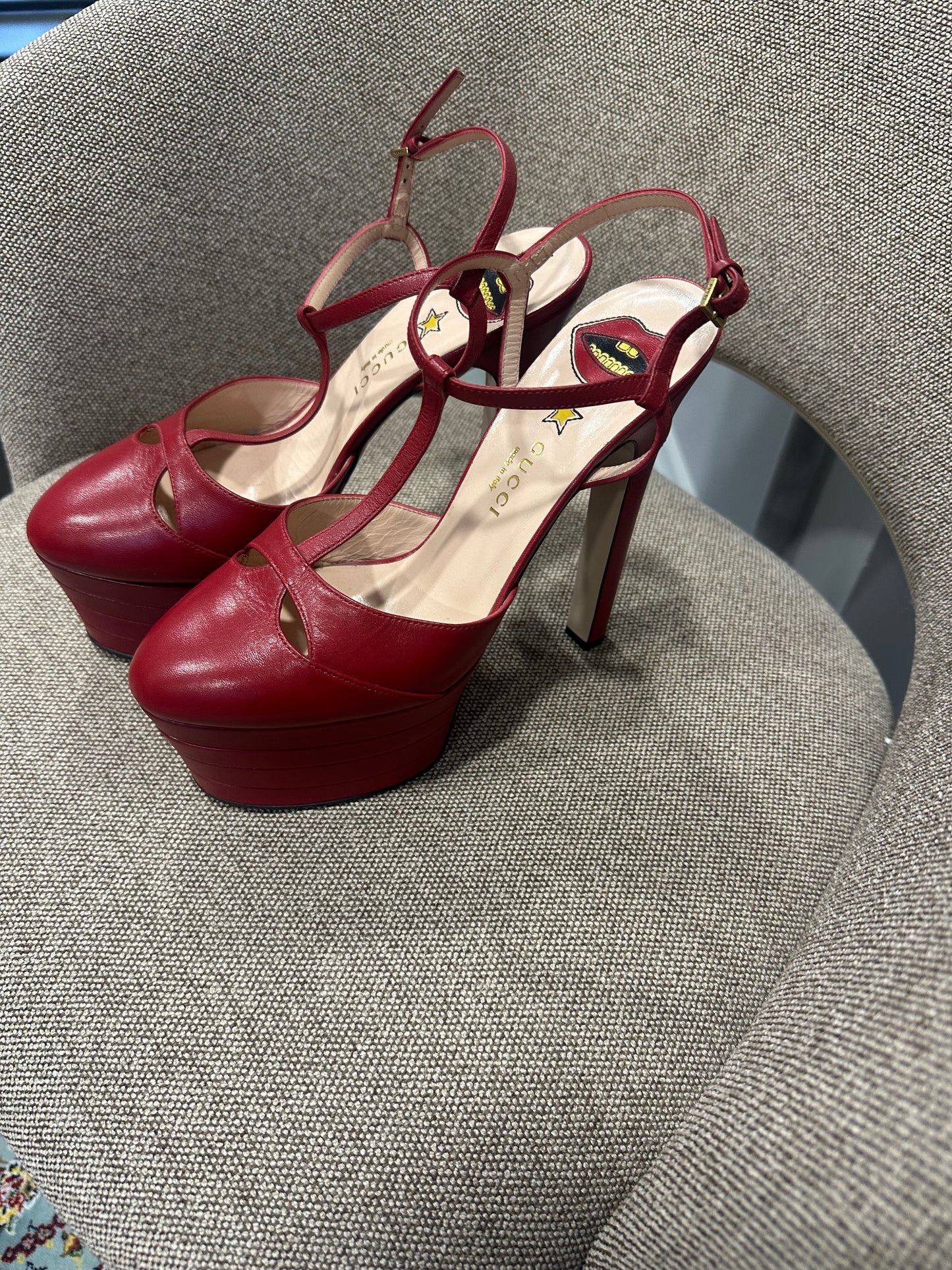 2017 Gucci Malaga Kid Angel T-Strap Platform High Heel Pumps Hibiscus Red
