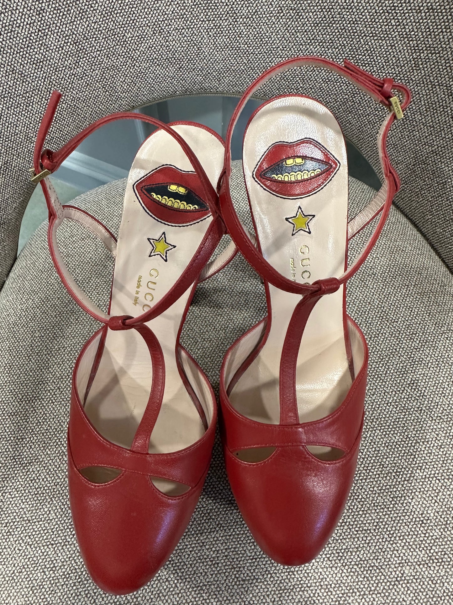 2017 Gucci Malaga Kid Angel T-Strap Platform High Heel Pumps Hibiscus Red