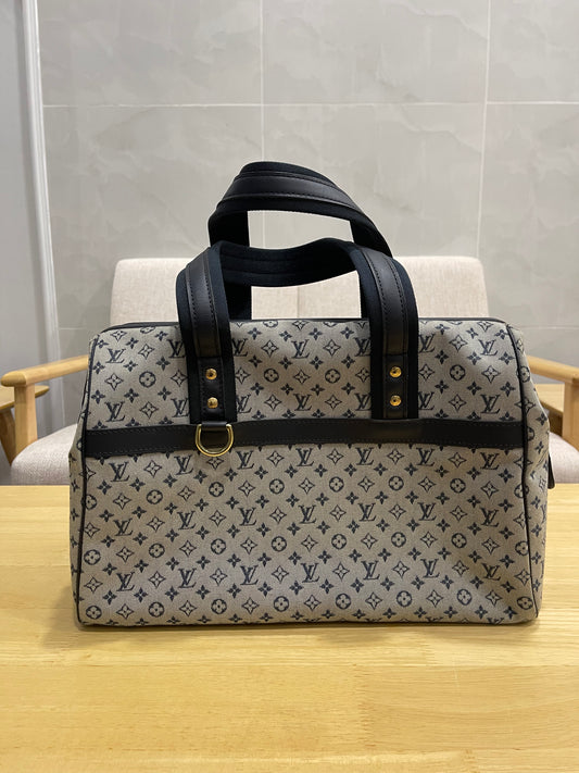 Vintage 2001 Louis Vuitton Josephine Monogram Mini Lin Size GM