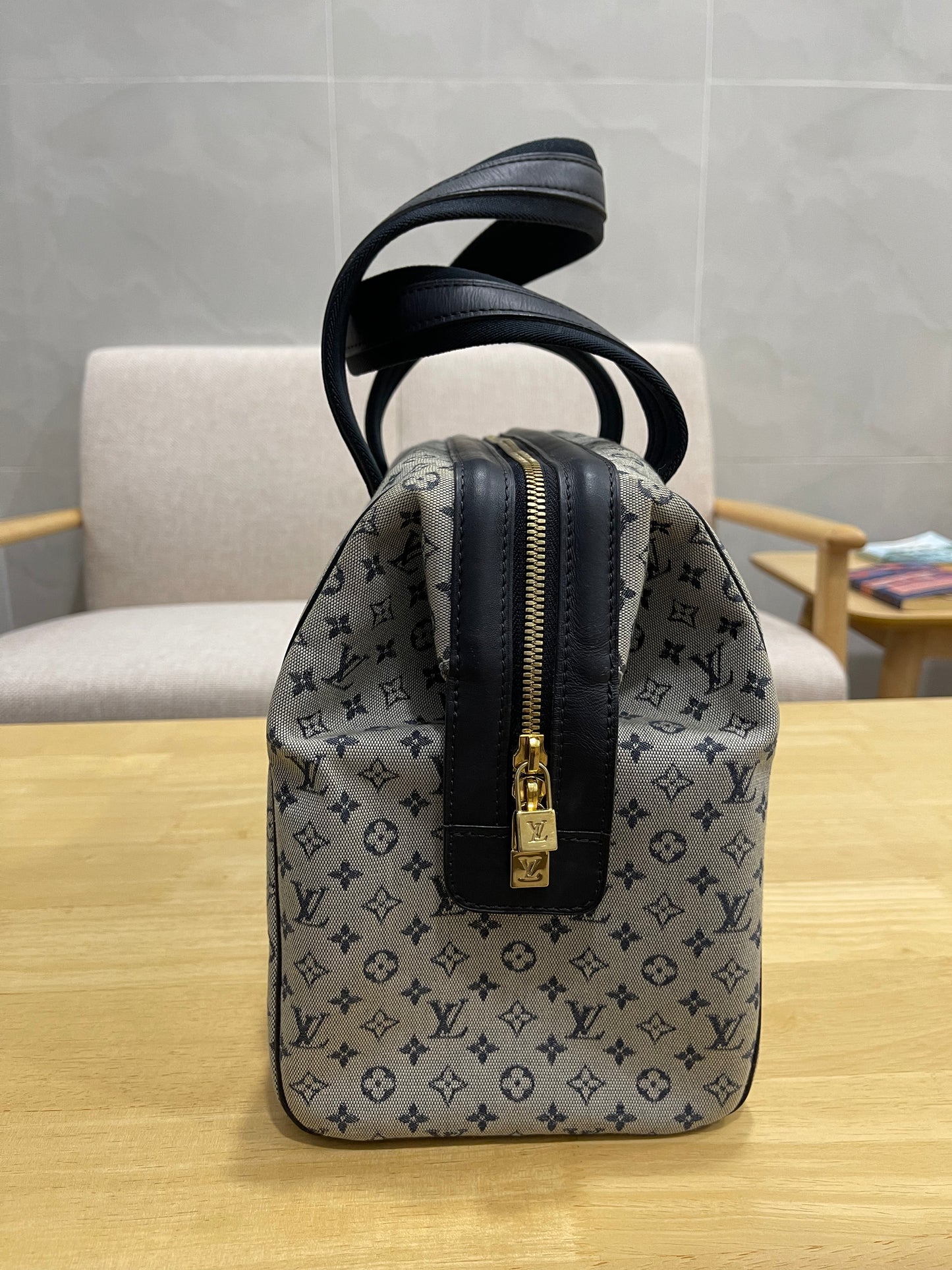 Vintage 2001 Louis Vuitton Josephine Monogram Mini Lin Size GM