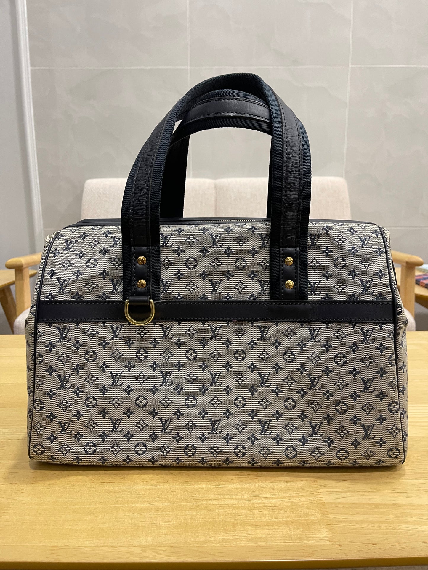 Vintage 2001 Louis Vuitton Josephine Monogram Mini Lin Size GM